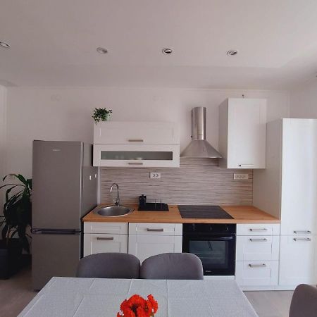 Apartments Mario Primosten Bagian luar foto