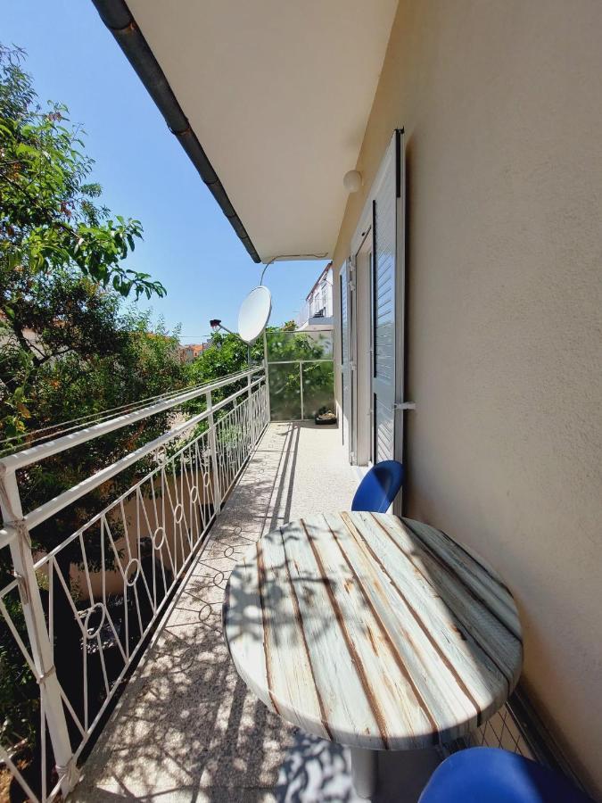 Apartments Mario Primosten Bagian luar foto