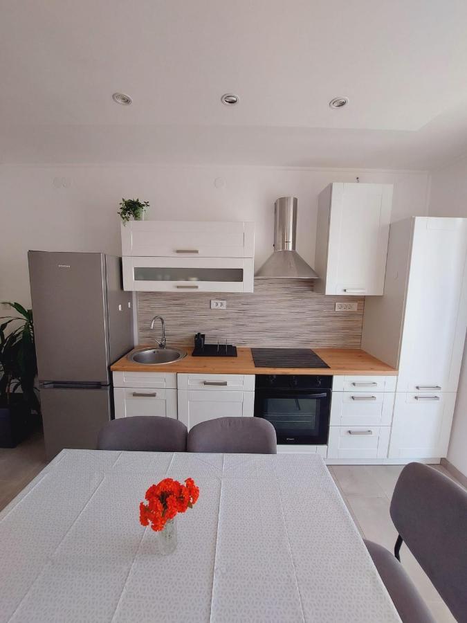 Apartments Mario Primosten Bagian luar foto